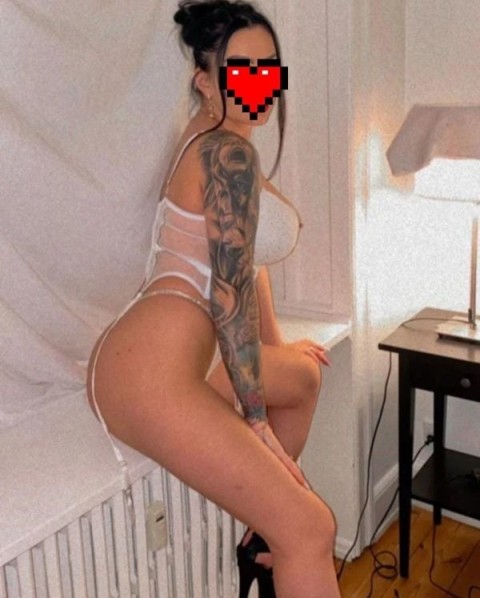 A Discreet Incall Apartment Experience in Derby