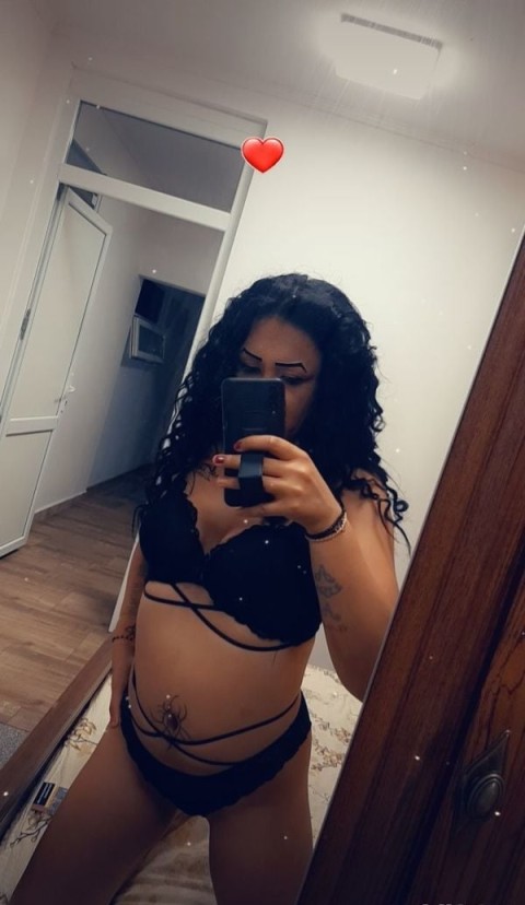 An Elegant Companion from the Glasgow West End