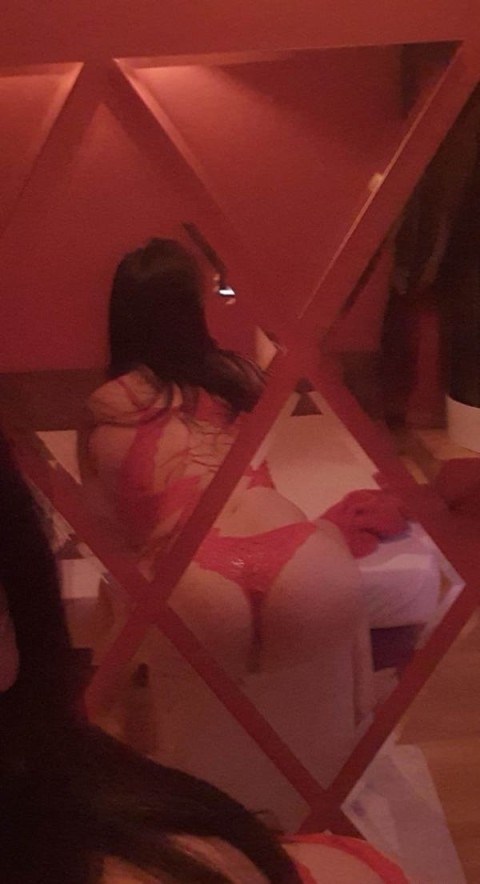 An Innocent Look with a Touch of Elegance