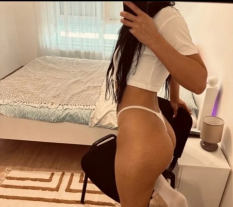 Belfast escorts: Larissa’s Total GFE Experience