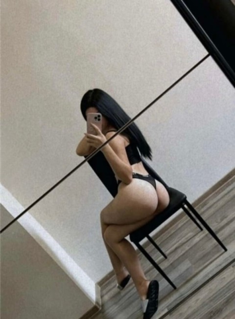 Blonde escorts with an unforgettable touch in Alvechurch