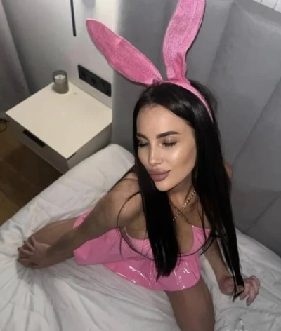 Brunette Escorts for a Relaxed Experience in Birmingham