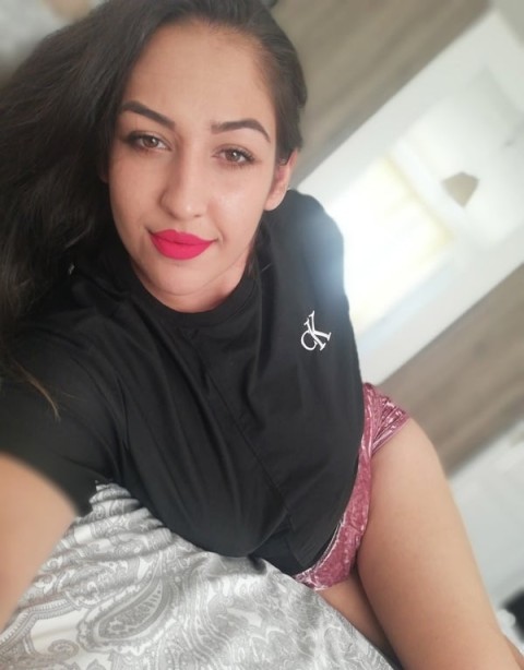 Brunette escorts for an unforgettable experience in Solihull