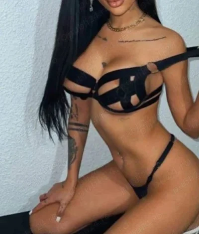Brunette Escorts Offering Discreet Encounters in Sandwell