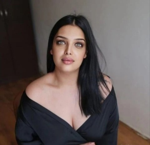 Cambridge Companions: Meet Your Curvy Latina Escort in Walsall