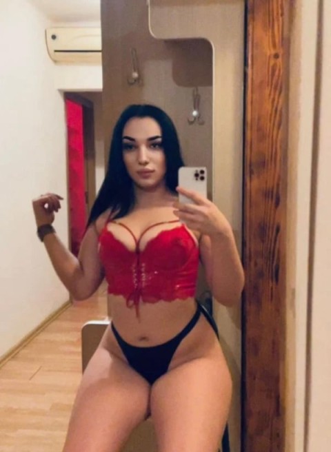 Curvy Escorts Await You in Sutton Coldfield