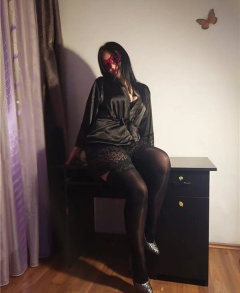 Curvy Escorts in East London for Discreet Encounters