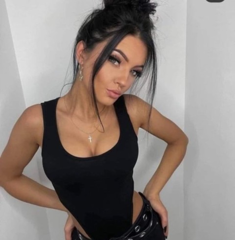 Discover a1 girls with Roxy in Leicester