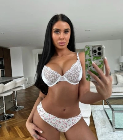 Discover Adult Dates with Stunning Blonde Escorts in Wolverhampton