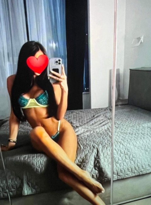 Discover Charming Asian Girls in London and Beyond