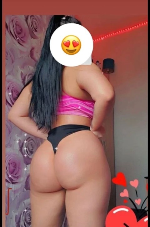 Discover Edinburgh Old Town with Our Alluring European Escorts