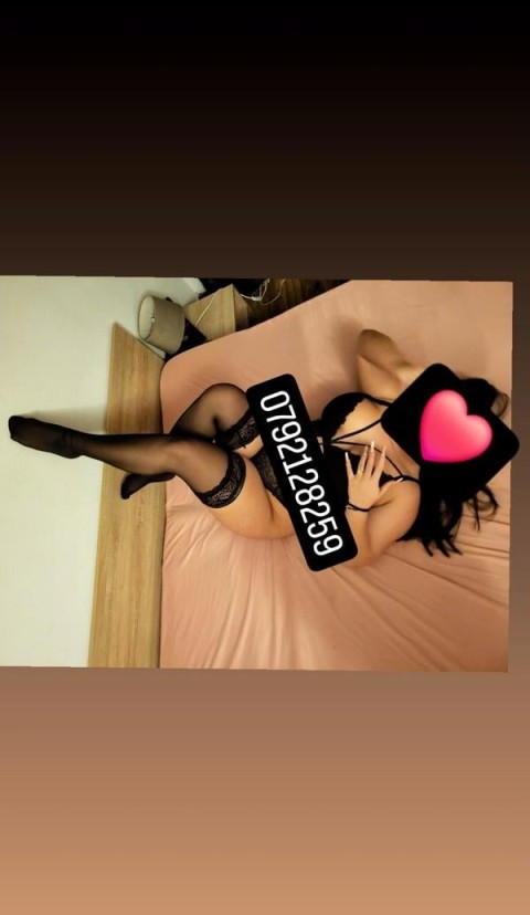 Discover erotic encounters with a real independent girl in Bromsgrove