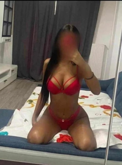 Discover Evelin in a bdsm dungeon london Experience