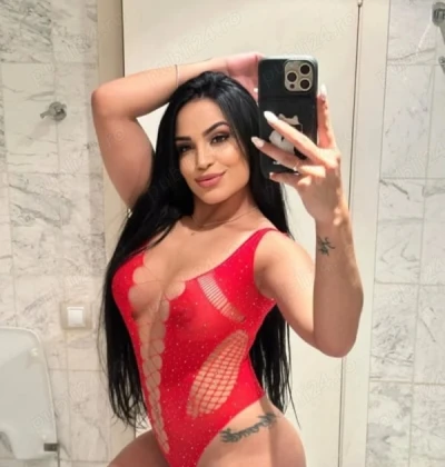 Discover Miami Escorts with Roxana in Tamworth
