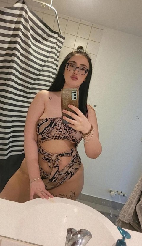 Discover Paris Escorts in Solihull for Unforgettable Moments