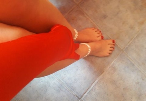 Discover real independent girls in Redditch