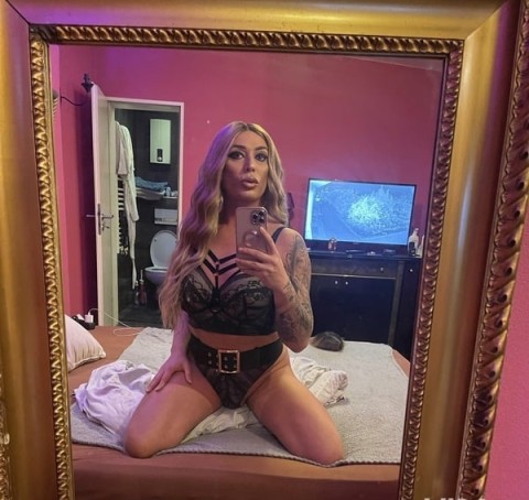 Discover the Allure of Verified Photos with Gessy