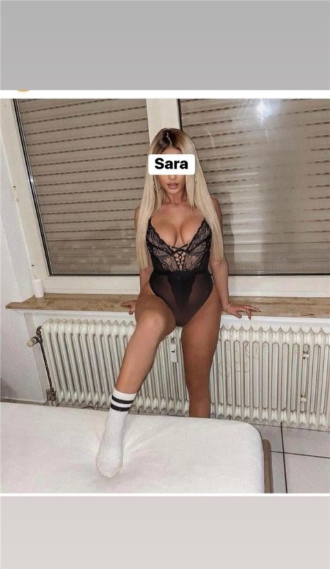 Discover the charm of a 19 year old beauty in Tamworth