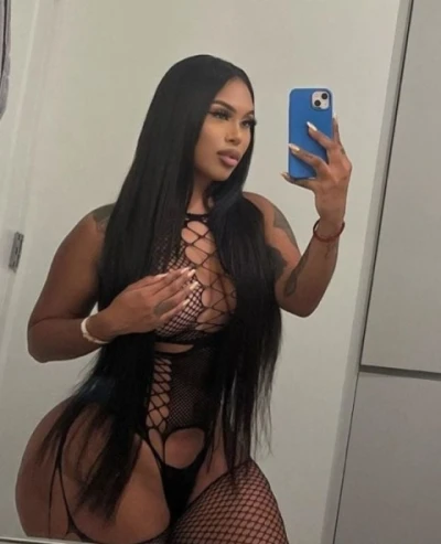 Discover the submissive side with Roxana in Stourbridge