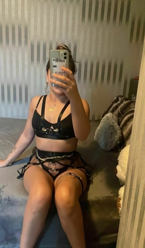 Discover Unique Piercings with Discretion in Leicester