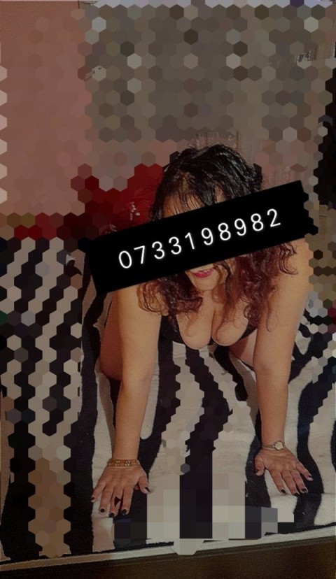 Elegant Scotland Escorts in Rugby – Meet Alina