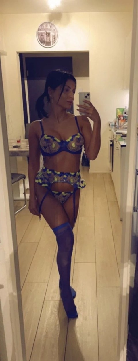 Emma: Open Minded Escorts for Memorable Moments in Dudley