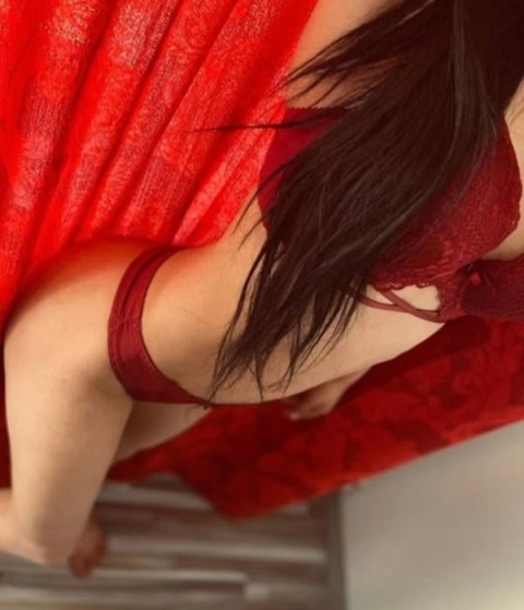 Enjoy a Girlfriend Experience with Irina Mures in Sandwell