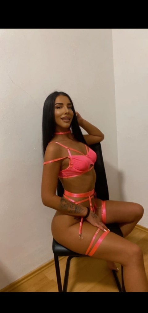 Enjoy Young Escorts with Bianca in Solihull