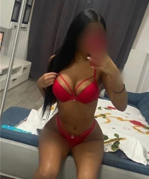 Escorts with private parking for an unforgettable experience in Walsall