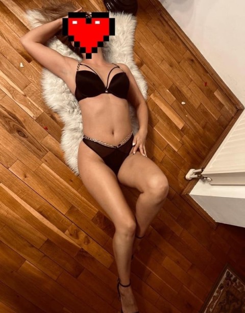 Experience a Delightful Encounter with a Shaved Pussy in Stratford Upon Avon