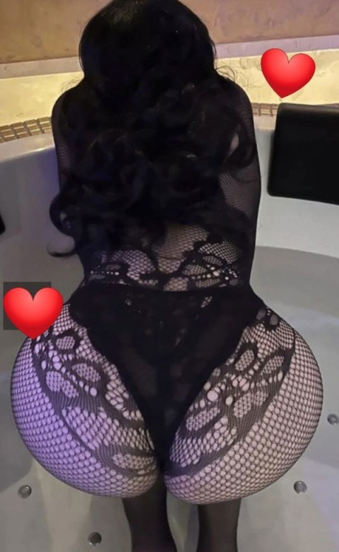 Experience a happy ending massage with Daria in Coventry!