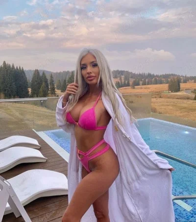 Experience a Luxury Experience Price with Aisha in Wolverhampton