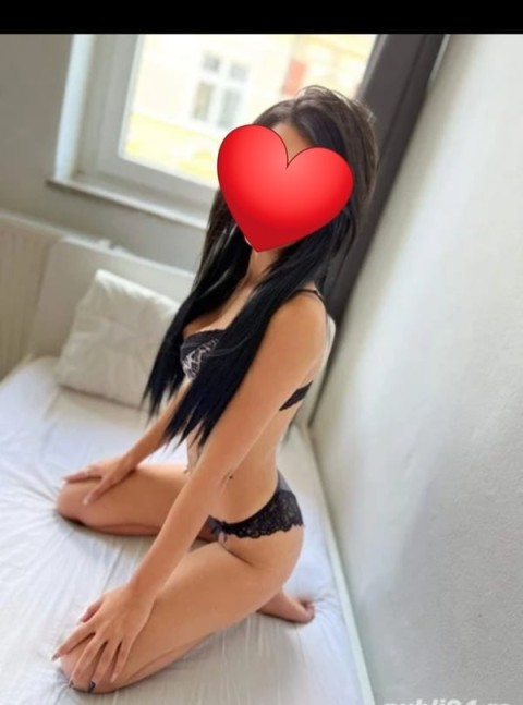 Experience Deep Tissue Massage with Monica in Redditch