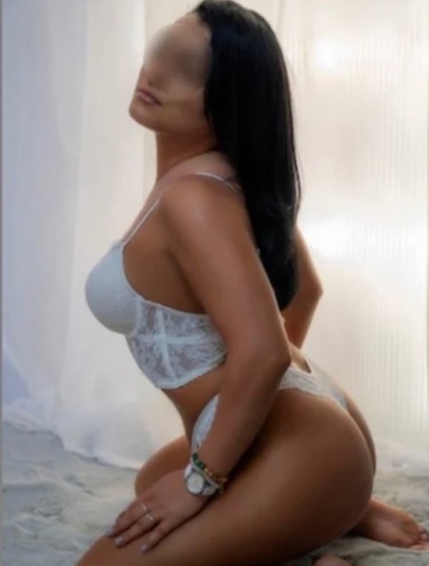 Experience local escorts uk in Leamington Spa with Mirela