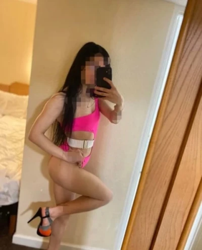 Experience Professional Service with Vanesa in Dudley
