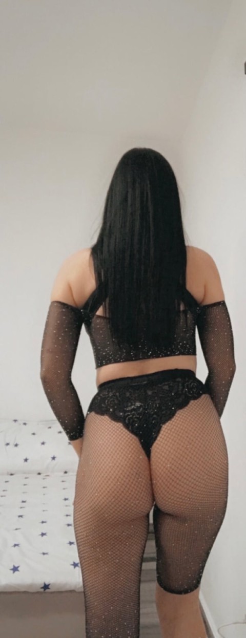 Experience the Allure of Goddess Worship with a Stunning Escort