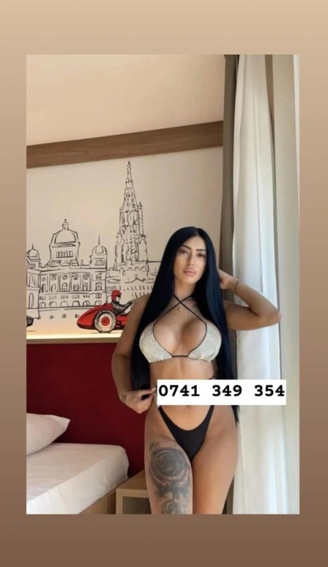 Experience the allure of shemale massage with Andra in Leicester
