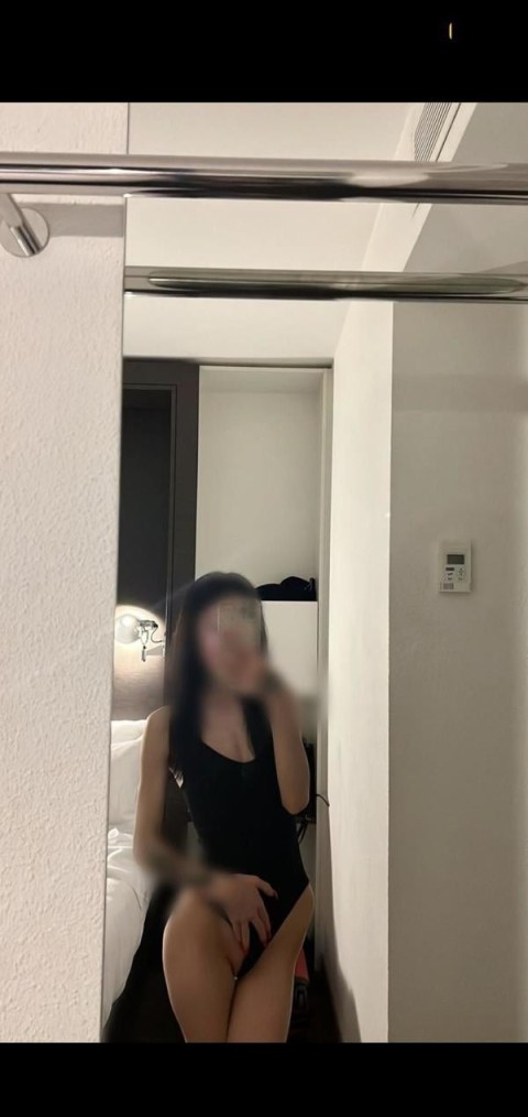 Experience the Charm of English Ladies with Bianca in Wolverhampton
