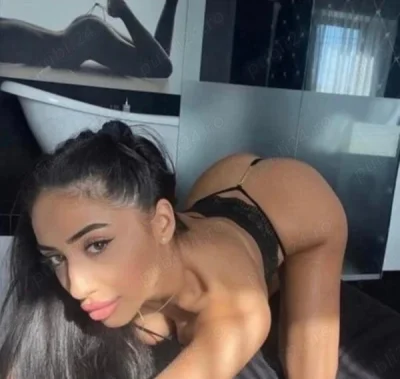 Experience the Elegance of a Shaved Pussy in Rugby