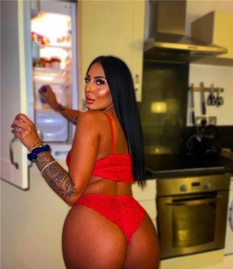 Explore gentleman’s service in Derby with a captivating companion · gentleman s service