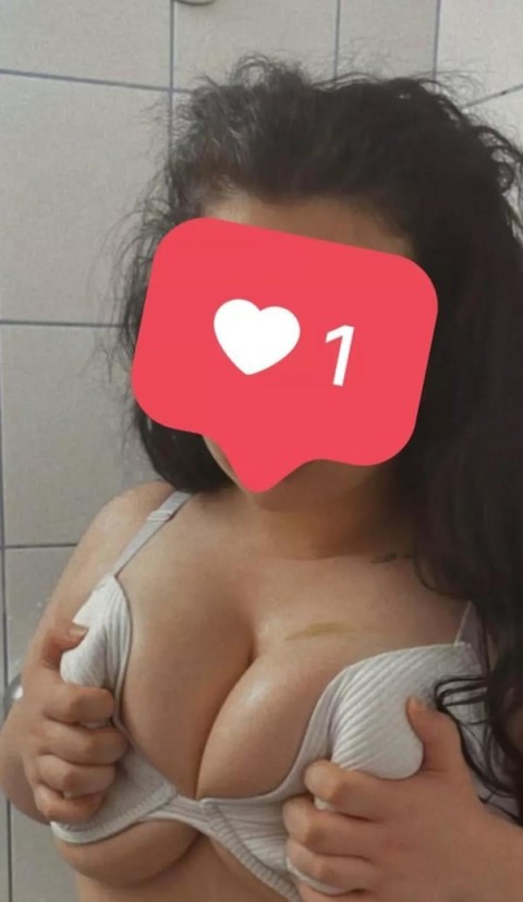 Fetish Friendly Moments with a Charismatic Companion