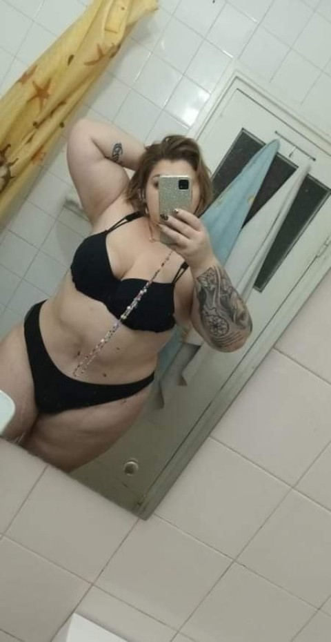 Foot fetish friendly model ready to please in Coventry