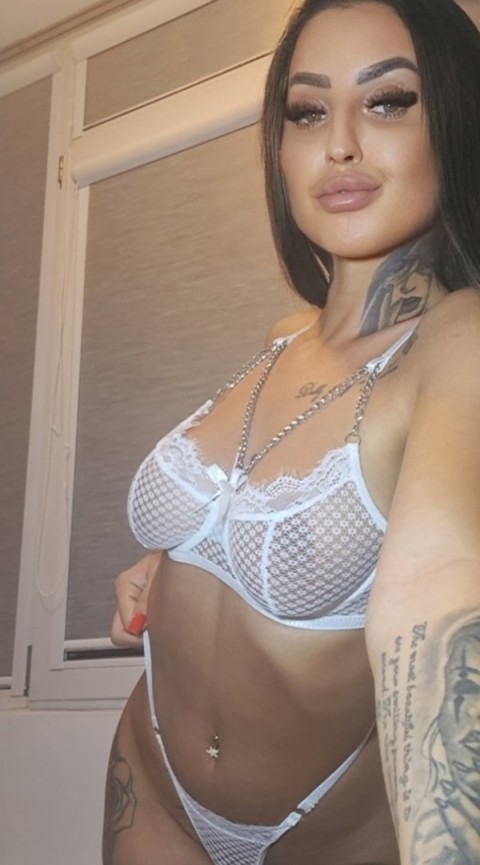Gentle Comfort with BBW Escorts Elida in Dudley