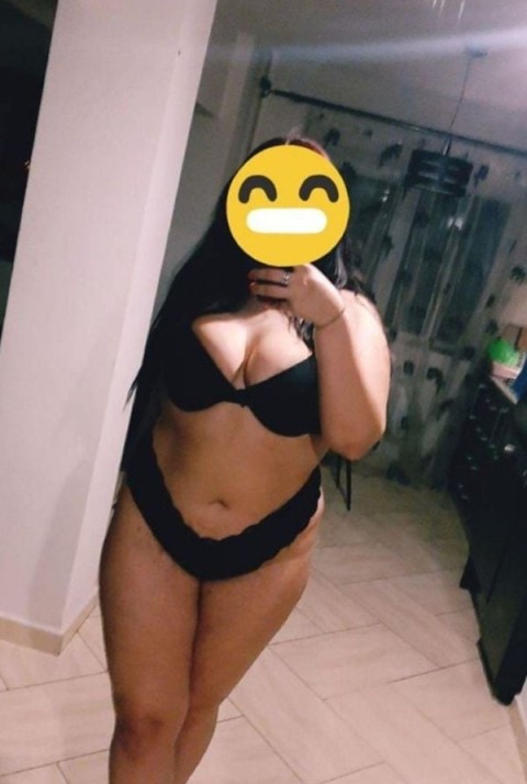 Green eyes looking for fun in Banbury