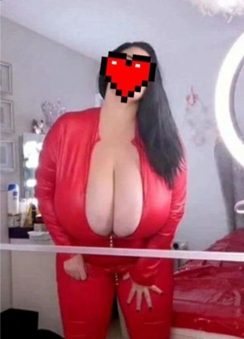 Indulge in a 30 min appointment with Denisa