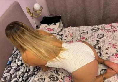 Luxurious Costumes with Anelis – Your Elite Escort in Evesham!