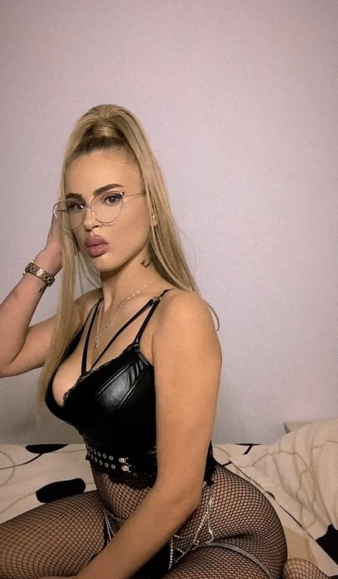 M25 escorts: Enjoy a Professional Service with Betty