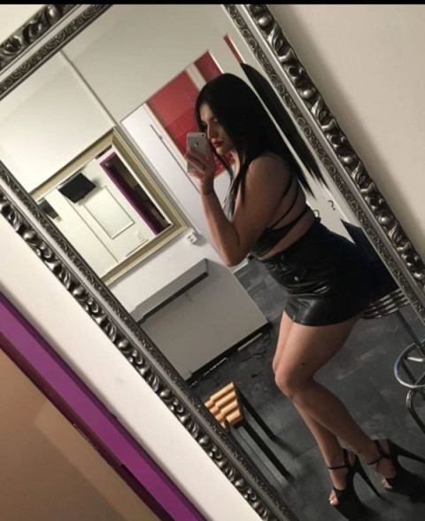 Mature Escorts with Model Looks in Bromsgrove