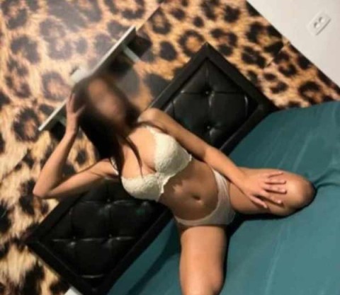 Meet Larisa: Stunning Brunette with Real Photos in Sandwell