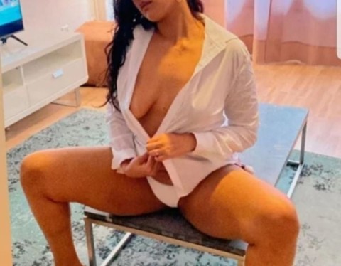 Meet Lory: 18yo Escorts Providing Unforgettable Companionship